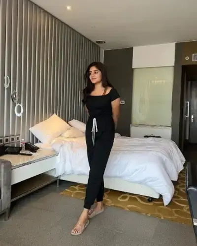 Call Girls Sadabad Cash On Delivery